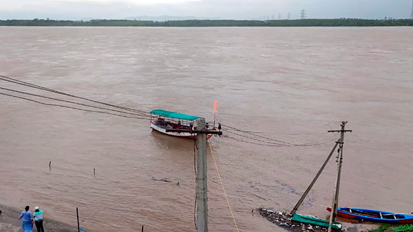 Godavari water level crosses third warning mark in Telangana's Bhadrachalam