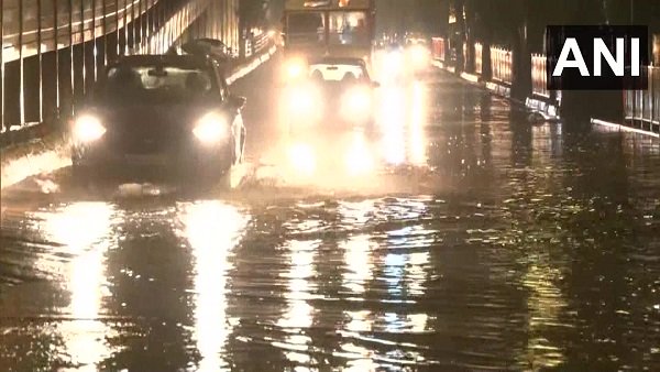 Mumbai's first rains this monsoon cause waterlogging, traffic snarls