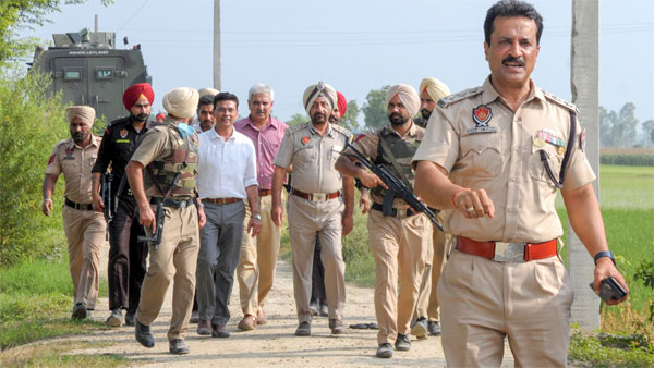 Sidhu Moosewala's father praises Punjab Police after alleged killers gunned down