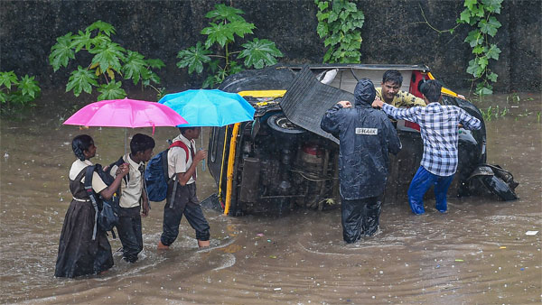 Rains force schools to shut in Nashik