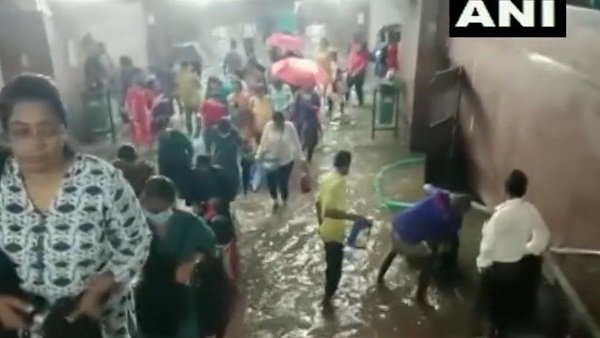 Maharashtra: Heavy rain alert for Mumbai, Thane, several other districts; NDRF teams deployed in Mahad