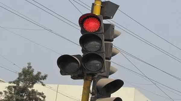 Delhi’s traffic lights to display electronic signs showing timer displays, speed limits