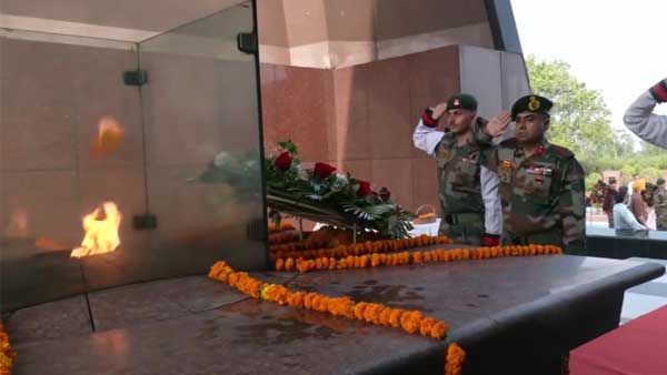 President Murmu, PM Modi, pay tributes to Kargil martyrs on Vijay Diwas