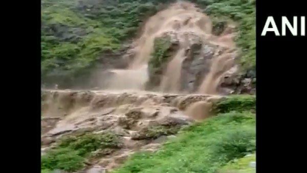 Himachal Pradesh: 15-year boy killed in Chamba cloudburst, several houses vacated | VIDEO