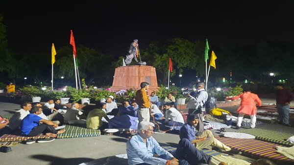 AAP, BJP hold overnight protest at Delhi Assembly