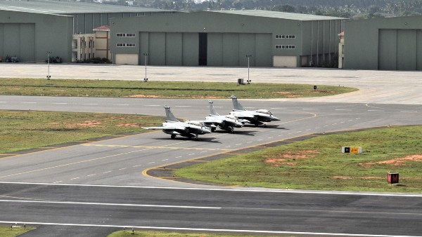 French Air Force contingent, including Rafale jets, makes stopover in India