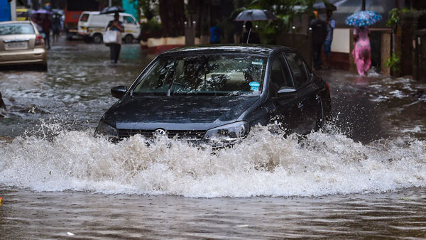 Madhya Pradesh: Sudden surge in Khargone river sweeps away 14 cars