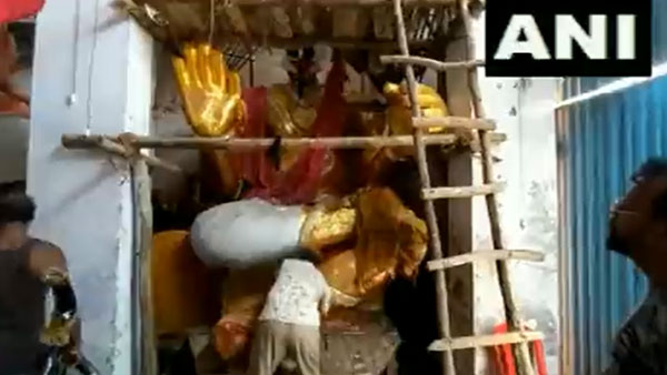 Watch: 18 feet tall gold idol of Lord Ganesh being made in UP