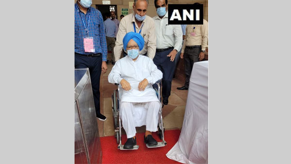 Vice-Presidental Election 2022: Former PM Dr Manmohan Singh arrives in wheelchair to cast vote