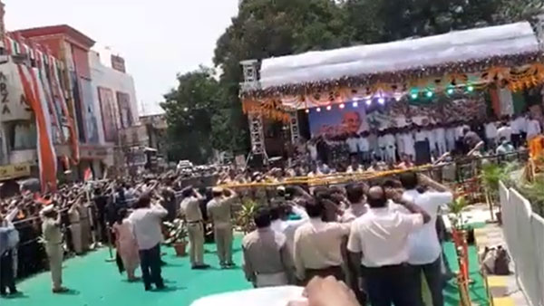 Telangana: Traffic comes to standstill at 11:30 am for mass singing of national anthem