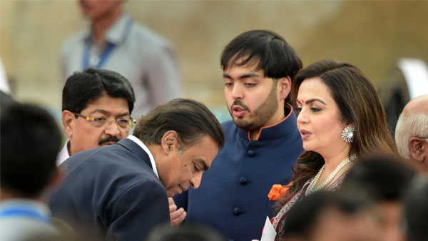 Mukesh Ambani, family receive death threats, 1 detained