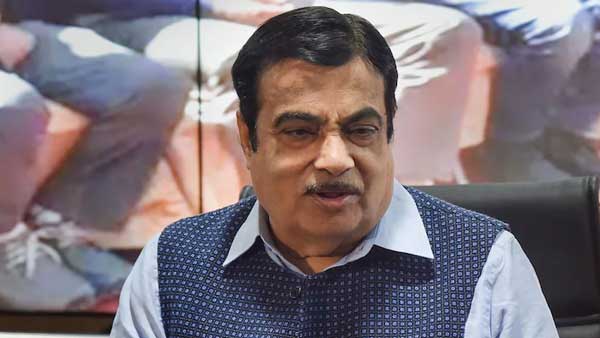 Government not taking decisions in time: Nitin Gadkari