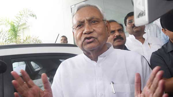 Nitish Kumar to meet party MLAs today amid buzz on rift with BJP | Top points