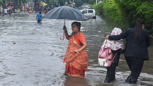 Heavy rain continues to lash many parts of Maharashtra