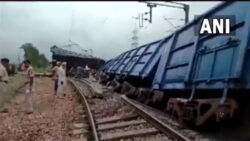 8 bogies of a goods train derails in Haryana