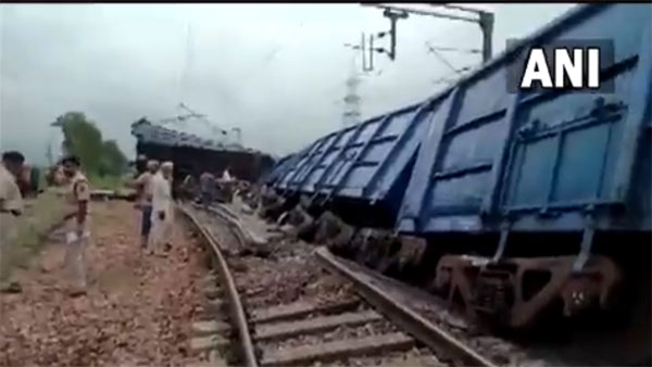 8 bogies of a goods train derails in Haryana