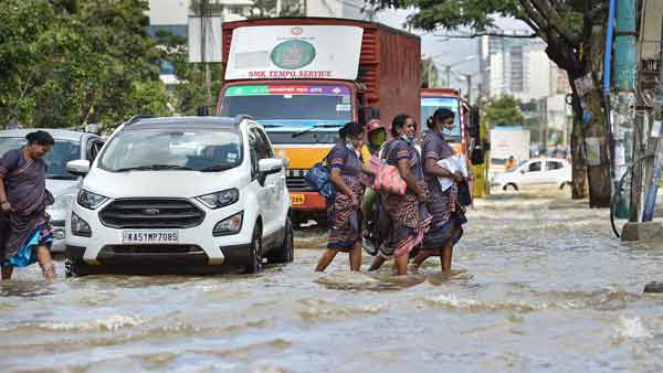 On Day 3, heavy rain sinks Bengaluru again; Power cut, water supply hit | 10 points