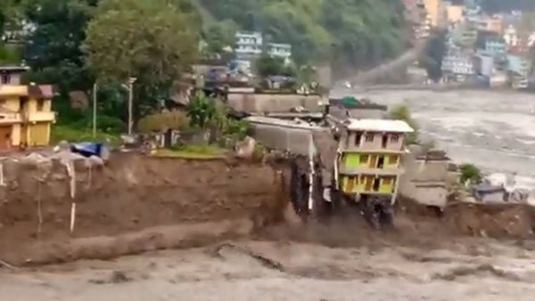 Cloudburst triggers flash floods in U'khand's Pithoragarh; One dead, 30 homes submerged | VIDEO