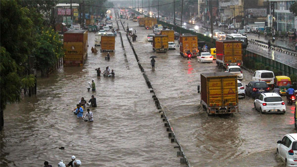 Severe water-logging, schools shut in Noida, Gurugram; IMD issues orange alert | Top points