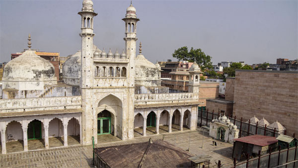 Why is it so challenging for Hindus and Muslims to separately pray at Gyanvapi Mosque?