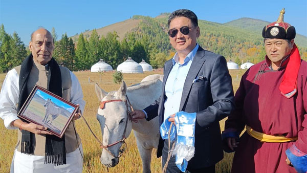 Mongolian president gifts horse to Rajnath Singh