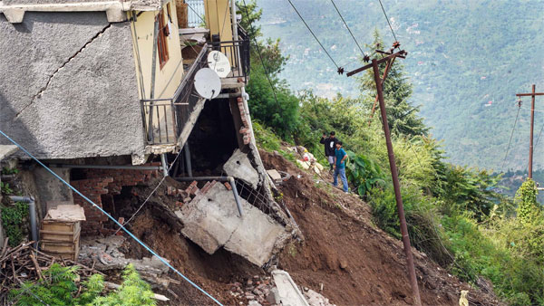 4 family members, including 3 minors, buried alive in house collapse in HP