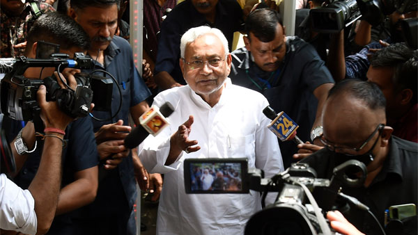 Let's make the 'main front' not 'third front': Nitish Kumar on opposition unity