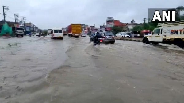 Heavy rains continue in Delhi-NCR; intense showers lash Mumbai too