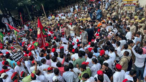 SP vs BJP on Lucknow streets today; Cops stop Akhilesh's 'padyatra' to UP Assembly