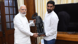 Meet the artist behind 28-feet statue of Netaji Subhas Chandra Bose