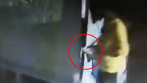 Caught on camera: Thief steals women's undergarments in MP's Gwalior | Viral Video