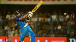 Kohli becomes first Indian to complete 11,000 runs in T20 history