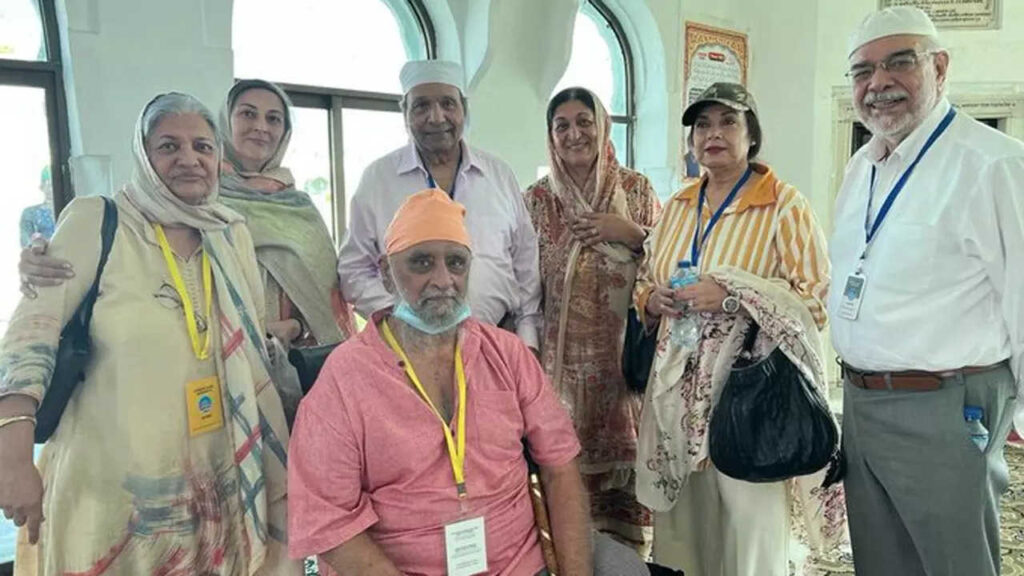 Bishan Singh Bedi and Intikhab Alam relive old times at Kartarpur