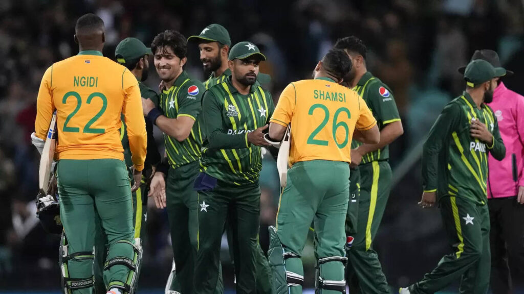 T20 World Cup: Pakistan keep hopes alive by ending South Africa's unbeaten run