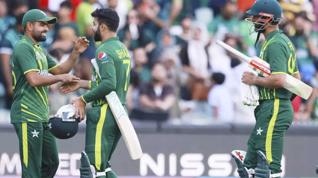 T20 WC: Pakistan beat Bangladesh, enter semis