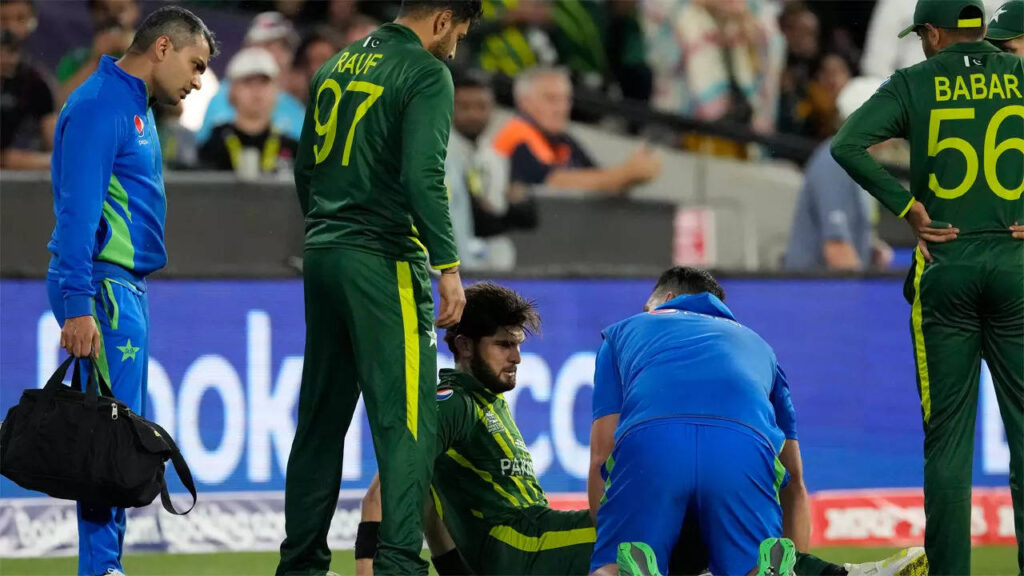 Shaheen Afridi advised two weeks rehabilitation after hurting knee