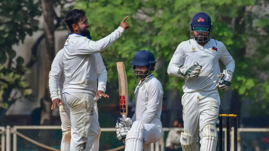 Ranji Trophy: Gritty Saurashtra take fight to Mumbai on Day 1