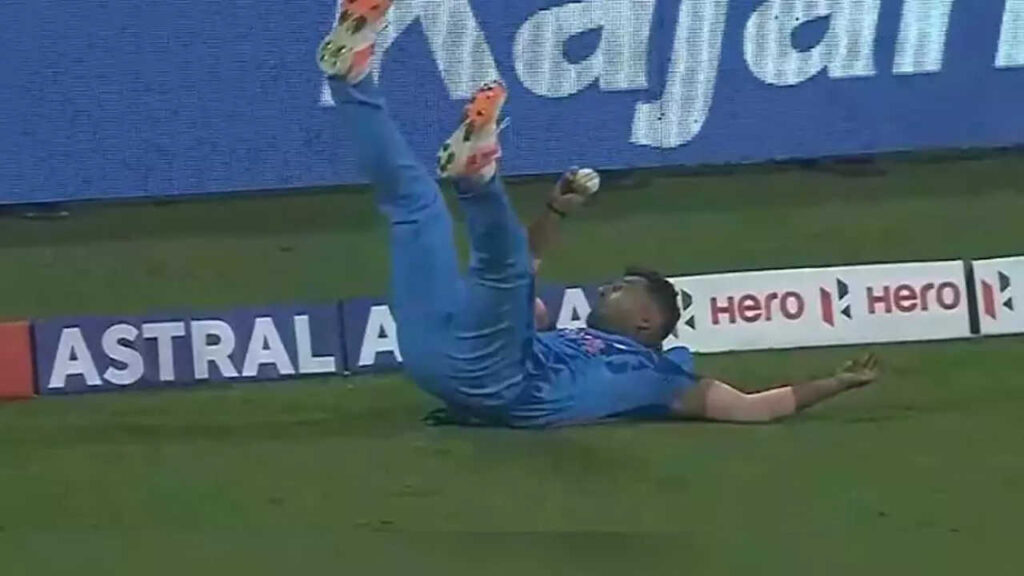 Watch: Rahul Tripathi takes a splendid catch on debut