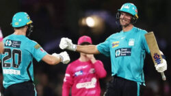 Heat reach BBL final after stunning Sixers by 4 wickets