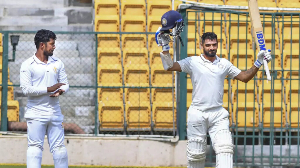 Ranji Trophy: Saurashtra snatch lead against Karnataka