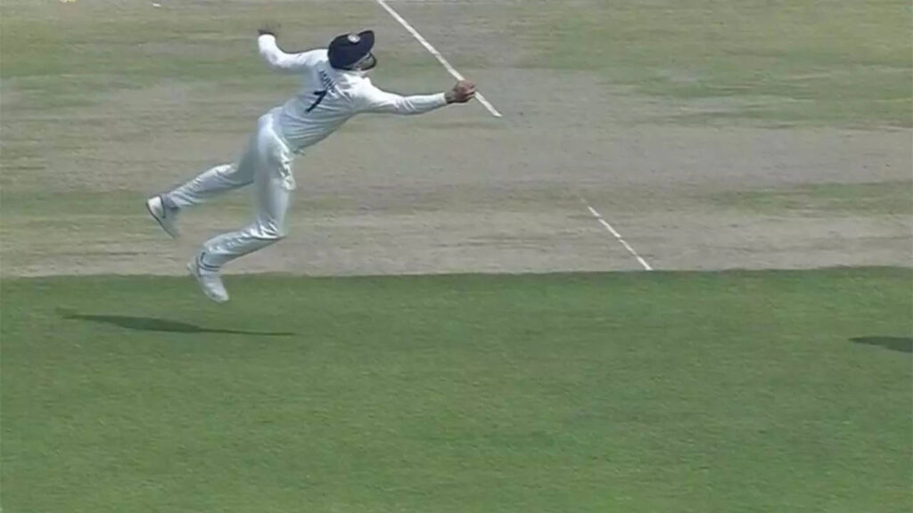 Watch: Rahul's stunning catch brings 250th Test wicket for Jadeja