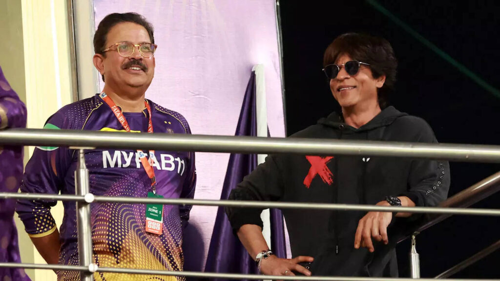 Watch: Shah Rukh Khan cheers his team KKR at Eden Gardens