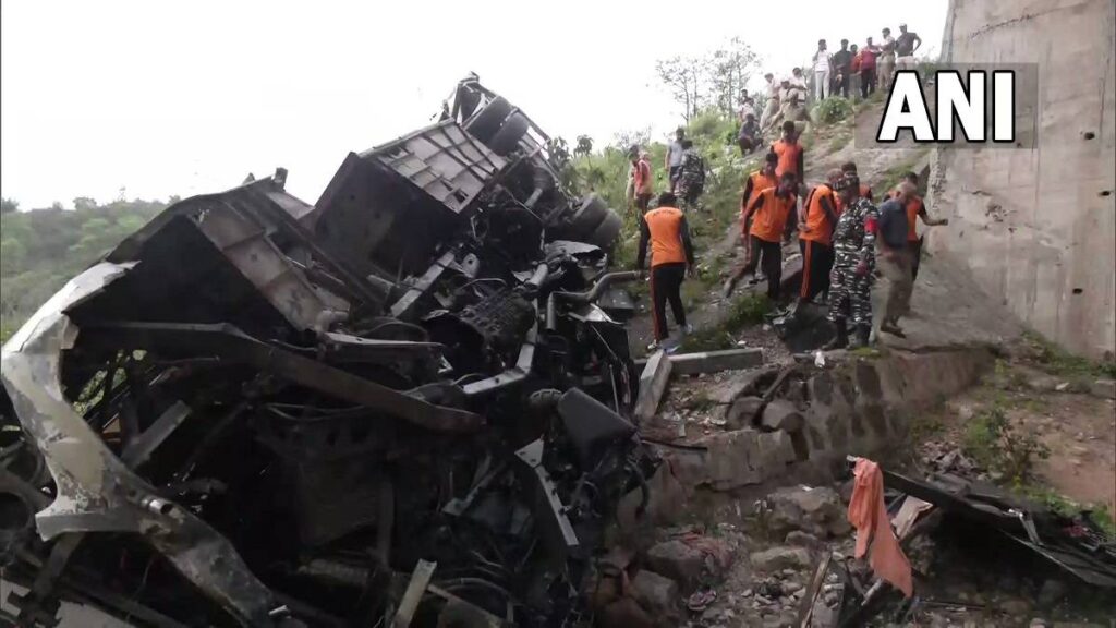 7 Killed, Several Injured  After Bus Travelling From Amritsar To Katra Falls Into Gorge