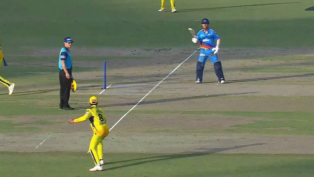 Watch: Warner hilariously mimics sword celebration in front of Jadeja