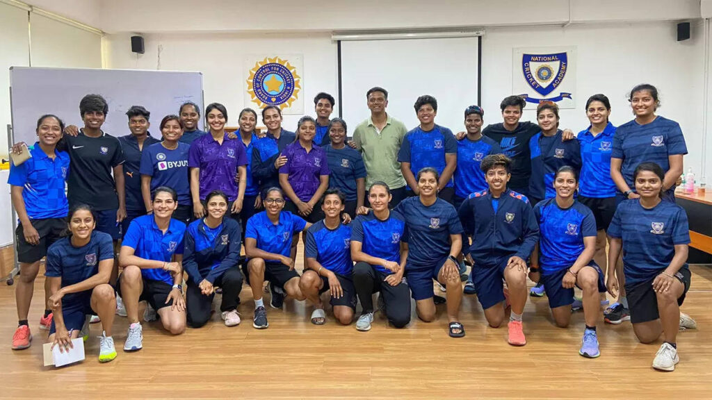 Dravid gives pep talk to Indian women's team ahead of Bangladesh tour