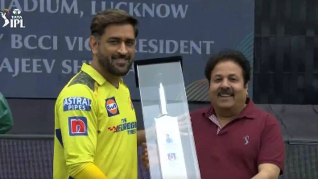 MS Dhoni felicitated in Lucknow ahead of LSG-CSK IPL clash