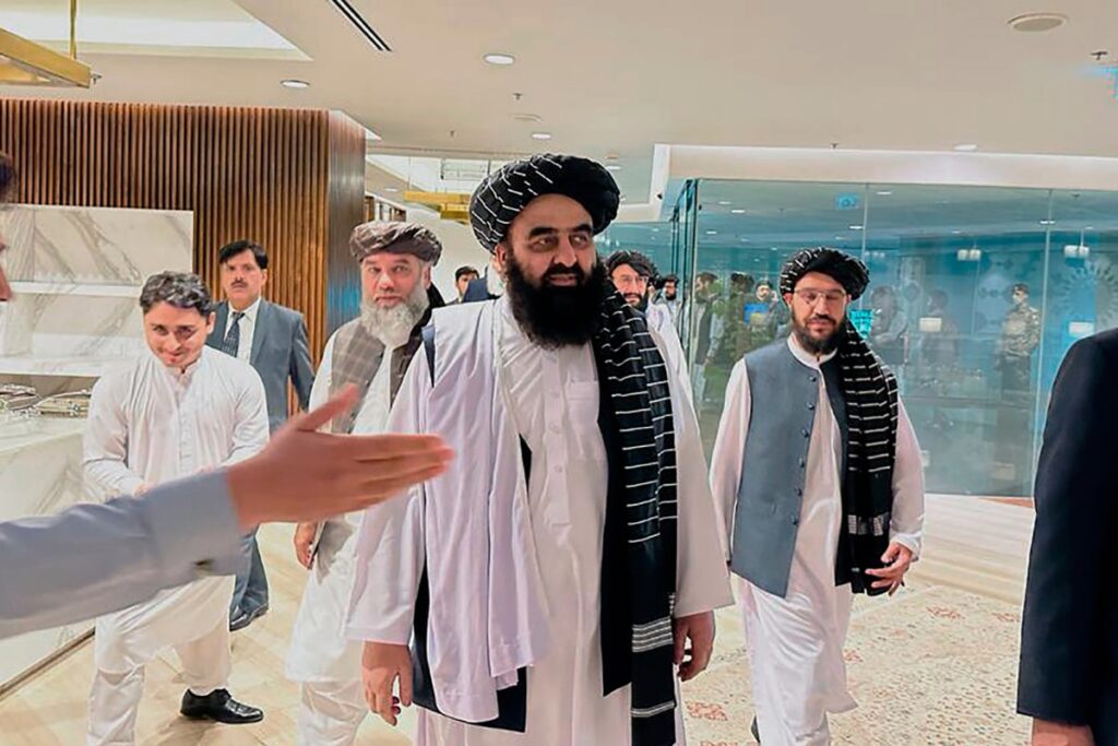 Taliban's Central Bank Governor Meets Chinese Envoy to Discuss Banking Ties