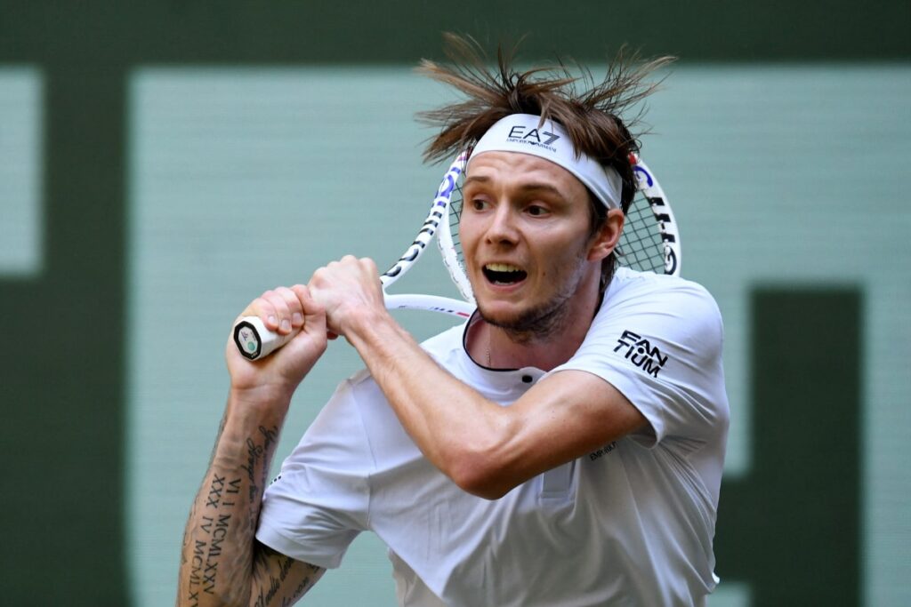 Alexander Bublik Powers Past Alexander Zverev in Straight Sets to Reach Halle Open Final