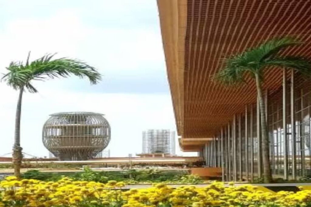 Bengaluru: Shuttle Crashes Into Airport Pole; 10, Including Two-Year-Old, Injured