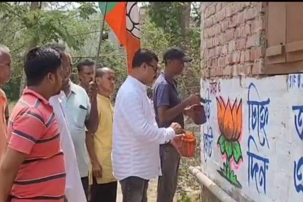 Bengal: Ahead of Panchayat Elections, TMC, BJP Kickstart Campaigns By Painting Walls